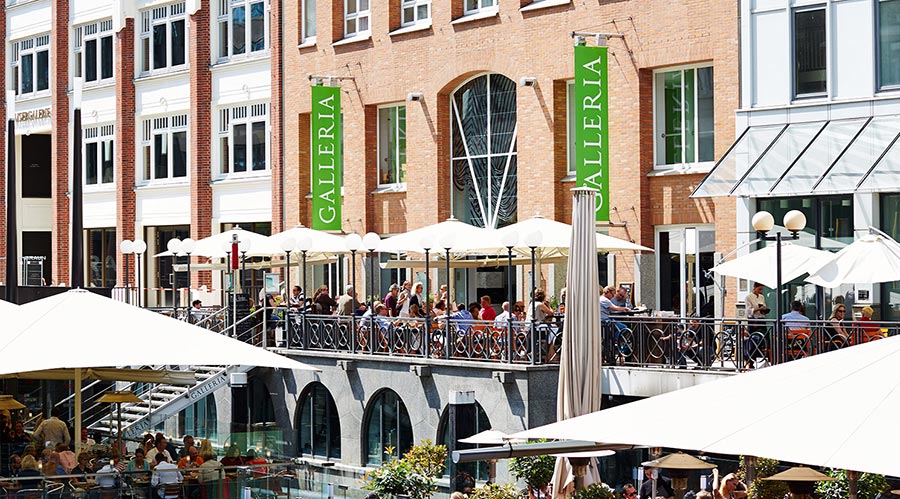 Restaurants auf dem Ponton der GALLERIA Passage Hamburg.